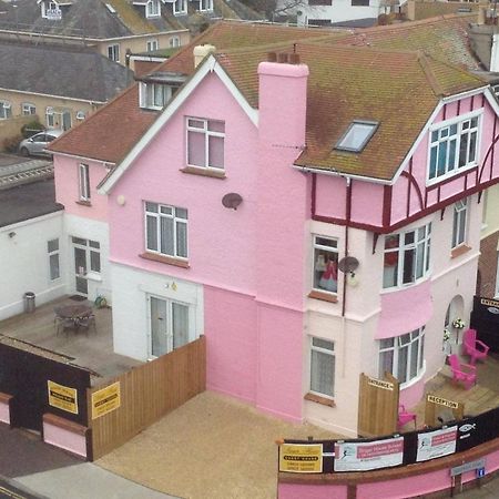 Pink House ,Opposite Beach ,Sleeps 6 , 2 Bedroom Ground Floor Self Contained Garden Flat , Private Entrance , Kitchen , Guaranteed Parking ,Wifi , Movies ,Bathroom ,Fridge , Microwave ,Bedroom 1, Double Bed & 2 Single Beds ,Bedroom 2 , Double Bed Paignton Exteriér fotografie