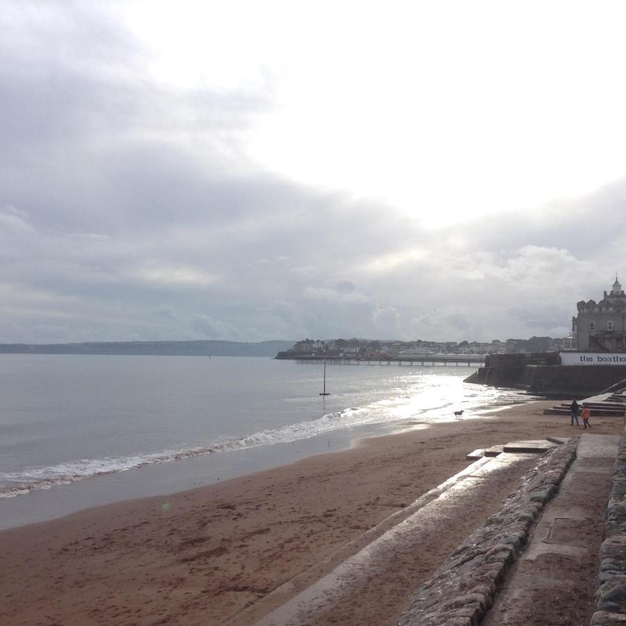 Pink House ,Opposite Beach ,Sleeps 6 , 2 Bedroom Ground Floor Self Contained Garden Flat , Private Entrance , Kitchen , Guaranteed Parking ,Wifi , Movies ,Bathroom ,Fridge , Microwave ,Bedroom 1, Double Bed & 2 Single Beds ,Bedroom 2 , Double Bed Paignton Exteriér fotografie