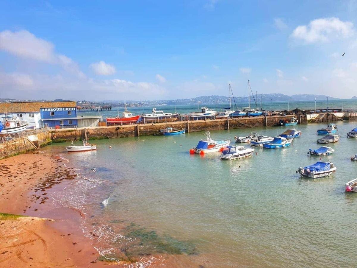Pink House ,Opposite Beach ,Sleeps 6 , 2 Bedroom Ground Floor Self Contained Garden Flat , Private Entrance , Kitchen , Guaranteed Parking ,Wifi , Movies ,Bathroom ,Fridge , Microwave ,Bedroom 1, Double Bed & 2 Single Beds ,Bedroom 2 , Double Bed Paignton Exteriér fotografie